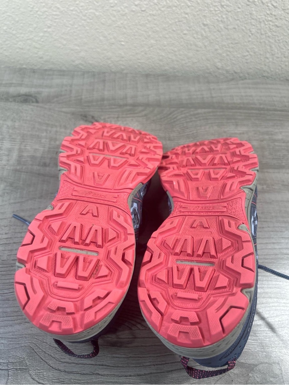 ASICS Gray and Coral Women's Trail Running Sneakers - Picture 5 of 8